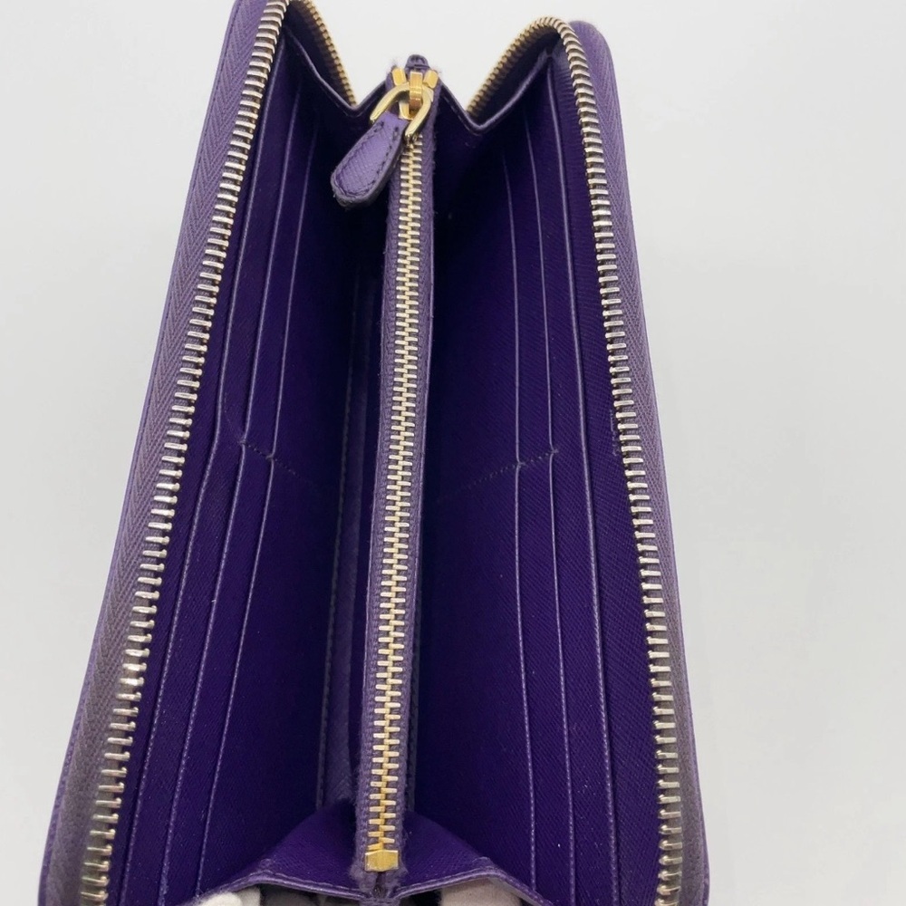 Auth PRADA Saffiano Leather Purple
Round Zipper Long Wallet W/C - Picture 12 of 16